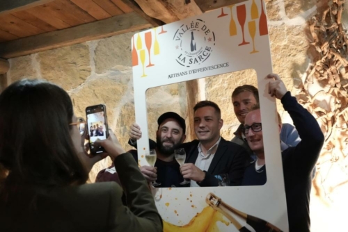 Aube---Cote-des-Bar-en-Champagne---Champagne-Lovers-Celebrating Selfies---Champagne-Day-2024